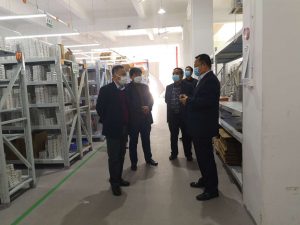 青浦区朱家角镇党委书记高健一行走访慰问上海沪鸽
